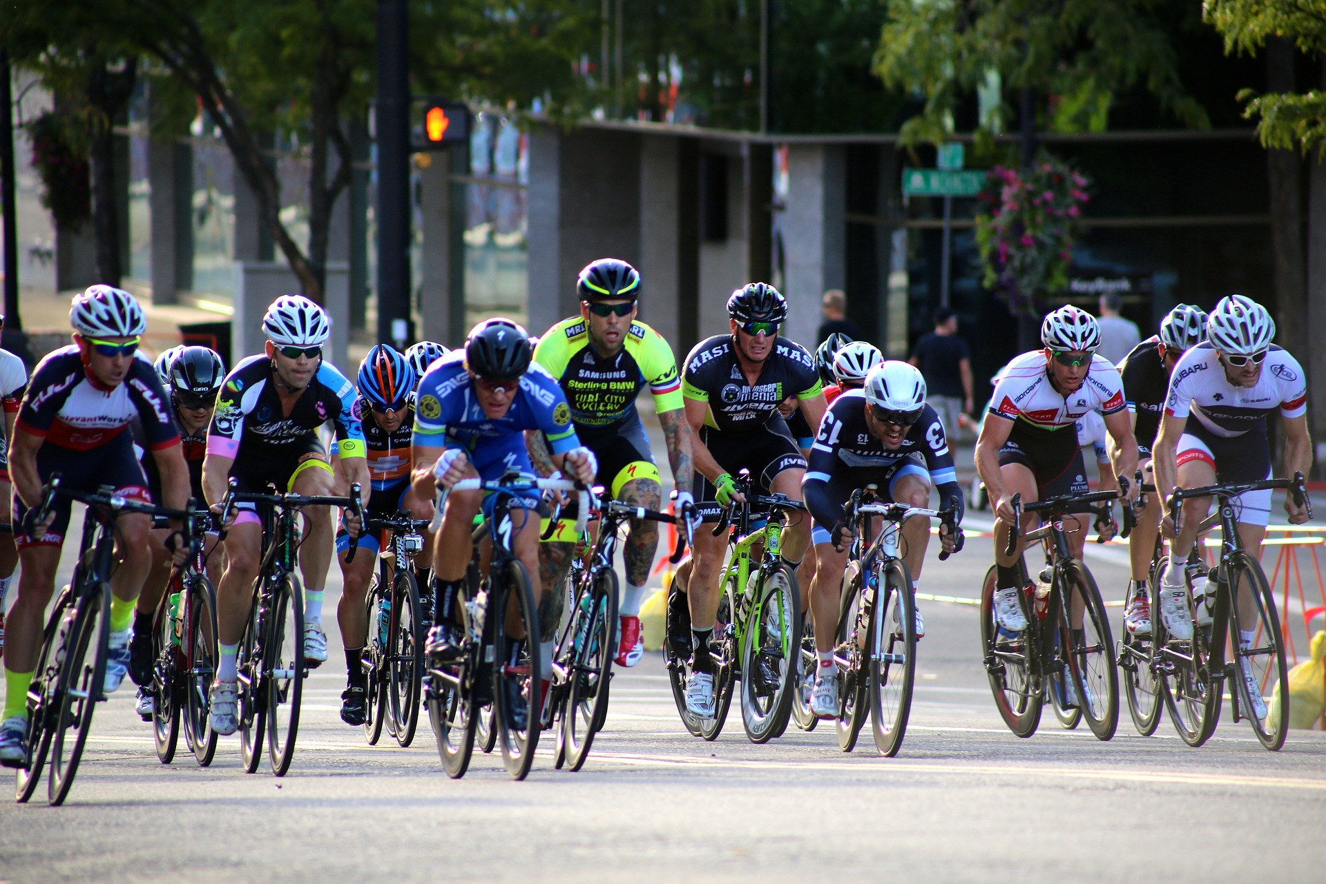 bikers-446362_1920